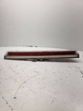 176.au1m04 Audi A4 2004 High Mounted Stop Light 1053911