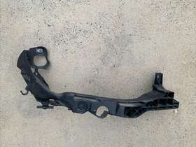 7227926 Bmw 11-13 328i 335i E92 E93 Lci Right Passenger Rh Headlight Bracket Mount Oem