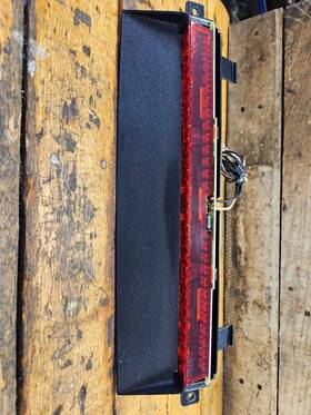176-02000 Buick 00 Lesabre 3rd Brake Light Avoidance Lamp Spoiler Mount Oem