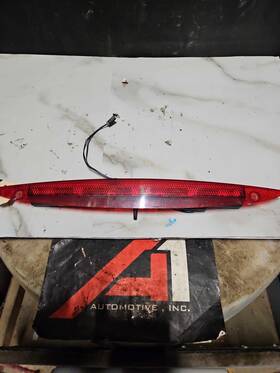 176-99748 Buick 06 Rendezvous 3rd Brake Light Avoidance Lamp Liftgate Mounted Oem