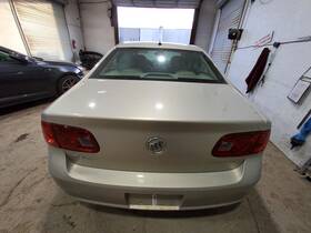 176.gm4j07 Buick Lucerne 2007 High Mounted Stop Light 4092582