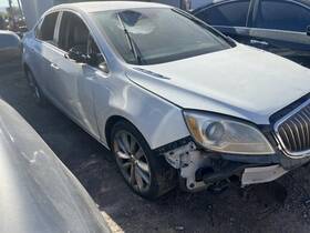 2947343 Buick Used Center High Mount Stop Light Fits 2015 Verano Grade A