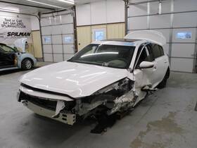 Cadillac 1413267 Used Center High Mount Stop Light Fits 2020 Ct5 Grade A
