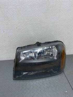 114-00944l Chevrolet 2006 2009 Trailblazer Left Lh Headlight Flush Half Grille Bar A4128