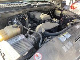 1768564 Chevrolet Used Center High Mount Stop Light Fits 2000 Suburban 2500 Grade A