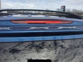 2756416 Chevrolet Used Center High Mount Stop Light Fits 2006 Trailblazer Ext Grade A