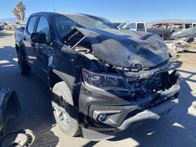 2966369 Chevrolet Used Center High Mount Stop Light Fits 2021 Colorado Grade A
