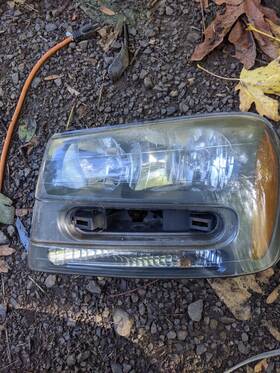 40292749 Chevrolet 02 03 04 05 06 07 08 09 Trailblazer Driver Side Used Headlight Front Lamp Left