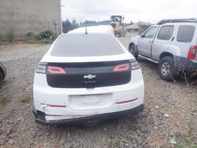 Chevrolet 6106272 Used Center High Mount Stop Light Fits 2012 Volt Grade A
