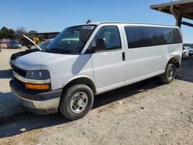 Chevrolet 6951902 Used Center High Mount Stop Light Fits 2018 Express 3500 Van Grade A