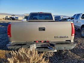 Chevrolet 7109808 Used Center High Mount Stop Light Fits 1998 3500 Pickup Grade A