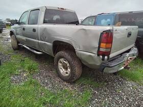 Chevrolet 7273065 Used Center High Mount Stop Light Fits 2002 Silverado 2500 Pickup Gr
