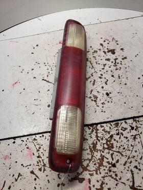 176.gm8m04 Chevrolet Truck Silvrdo15 2004 High Mounted Stop Light 1269400