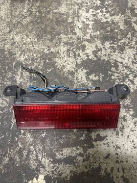 Chrysler 223017 2001-2005 Pt Cruiser High Mount Third 3rd Brake Light Avoidance Lamp Oem