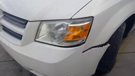 05113333ac Dodge Used Left Headlight Assembly Fits 2010 Caravan Grade A