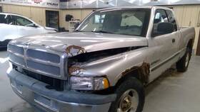 Dodge 4040781 Used Center High Mount Stop Light Fits 2001 1500 Pickup Grade A