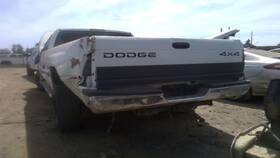 Dodge 774982 Used Center High Mount Stop Light Fits 1998 2500 Pickup Grade A