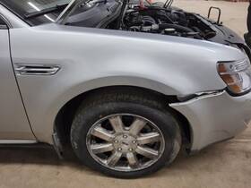 176.fd1t09 Ford Taurus 2009 High Mounted Stop Light 4404194