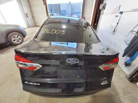 6480299 Ford Used Center High Mount Stop Light Fits 2020 Fusion Grade A