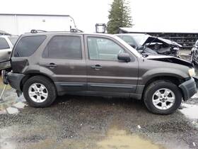Ford 7238113 Used Center High Mount Stop Light Fits 2007 Escape Grade A