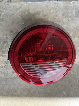 93575502 Ford 2002-2005 Thunderbird Right Side Taillight Assembly Housing Oem