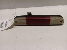 176.fd8n05 Ford Truck F350sd 2005 High Mounted Stop Light 351551