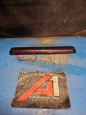 Gm Trucks 176-02001 01 Blazer S10/jimmy S15 3rd Brake Light And Avoidance Lamp Rear Cab Roof Mount Oem