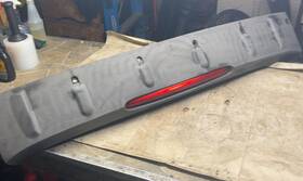 176-999306 Gm Trucks 2003-2006 Avalanche 1500 3rd Brake Light Center Bridge Wing Spoiler Housing Oem