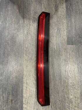 300509 Gmc 2015-2020 Yukon Suburban Tahoe Oem Used Rear High Mount 3rd Brake Light Lamp