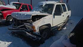 Gmc 6714379 Used Center High Mount Stop Light Fits 1998 Yukon Grade A
