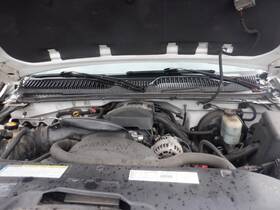 936688 Gmc Used Center High Mount Stop Light Fits 2000 Sierra 1500 Pickup Grade A