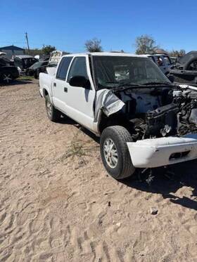 176.gm9102 Gmc Truck High Mounted Stop Light Fits 2001-2004 Sonoma 413141