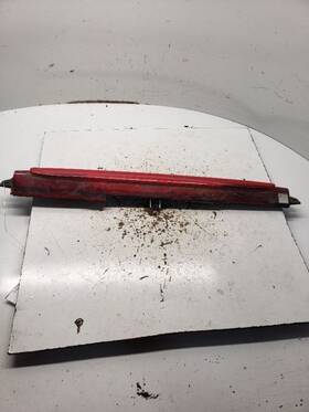 176.gm9e04 Gmc Truck Envoy 2004 High Mounted Stop Light 1135231