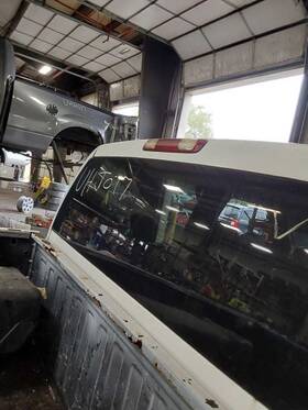 176.gm9n05 Gmc Truck Sierra250 2005 High Mounted Stop Light 3820710