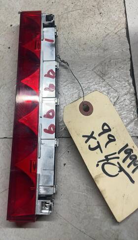 176-19999 Jaguar 1999 Xj8 3rd Brake Light Avoidance Lamp Oem