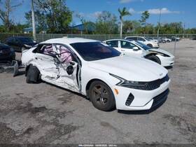 7560996 Kia Used Center High Mount Stop Light Fits 2023 K5 Grade A