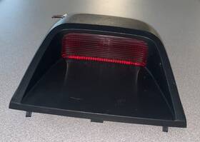 2da-935-961 Nissan 07-12 Versa Rear Center High Mount 3rd Brake Light Used Oem
