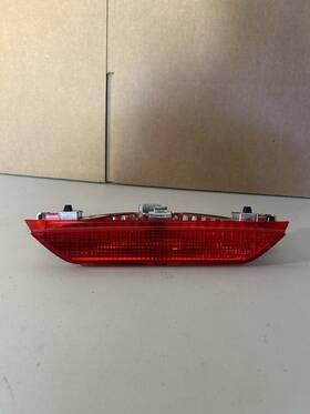Oem 394577888786 03-08 Vibe Matrix Center 3rd Third High Mount Brake Light Lamp 66a