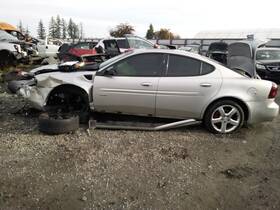 Pontiac 6929856 Used Center High Mount Stop Light Fits 2007 Grand Prix Grade A