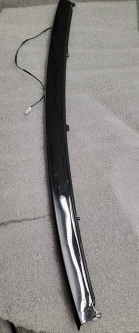 1034340-00-d Tesla 2016-2020 Model X Rear Third 3rd Brake Light Lamp Oem