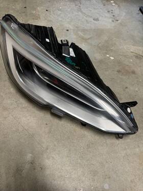 1053571 Tesla Model S Uplevel Refresh Front Right Side Headlight Oem