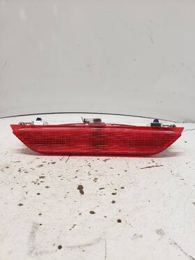 176.to1k03 Toyota Matrix 2003 High Mounted Stop Light 1374241