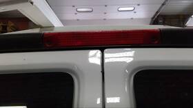 1270342 United Recyclers Group Used Center High Mount Stop Light Fits 2006 Chevrolet Express 2500 Van Grade A
