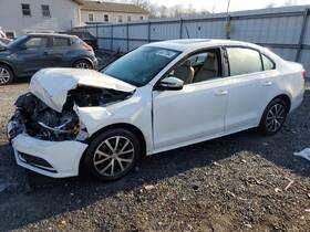 1018325 Volkswagen Used Center High Mount Stop Light Fits 2017 Jetta Grade A
