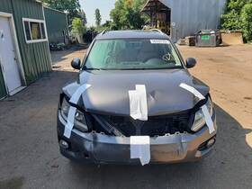 176.vw1t13 Volkswagen Tiguan 2013 High Mounted Stop Light 1014148