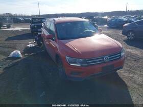 7040166 Volkswagen Used Center High Mount Stop Light Fits 2019 Tiguan Grade A