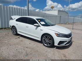7215082 Volkswagen Used Center High Mount Stop Light Fits 2017 Passat Grade A