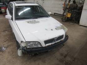 5684220 Volvo Used Center High Mount Stop Light Fits 2000 40 Series Grade A